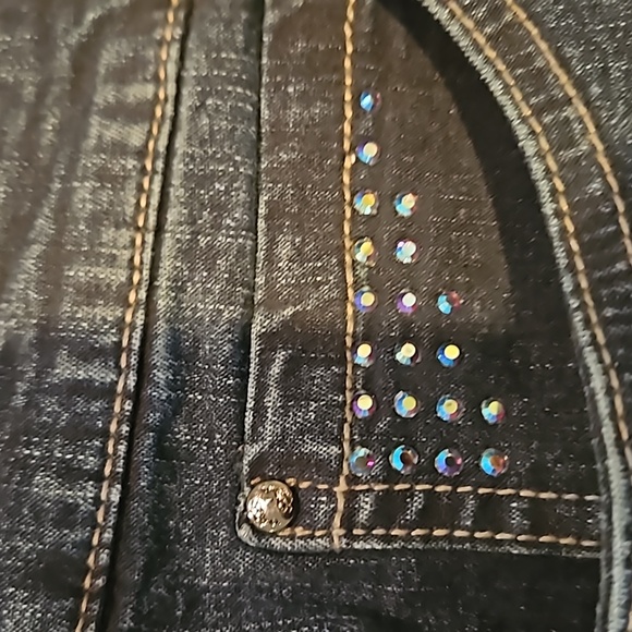 🆕️NWT Rhinestone Denim Capris - Picture 4 of 8